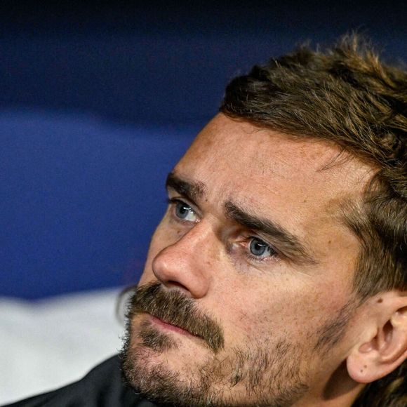 Car si elle est célèbre pour abriter les immenses parcs Walt Disney World et Universal Studios, la ville offre aussi un véritable lifestyle à l'américaine très prisé. 

Antoine Griezmann de l'Atletico de Madrid regarde le match de l'UEFA Champions League 2025/26 League Phase MD5 entre l'Atletico de Madrid et le FC Internazionale Milano à l'Estadio Metropolitano le 26 novembre 2025 à Madrid, Espagne. © Imago/PsnewZ/Bestimage