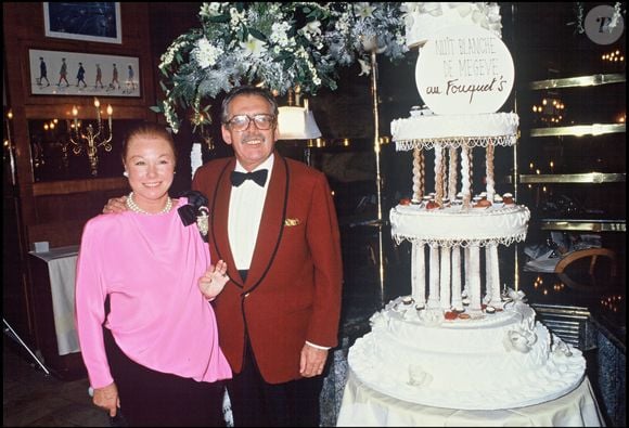 Archives - La barone Nadine de Rothschild et son époux Edmond de Rothschild au Fouquet's à Megève.
AGENCE / BESTIMAGE