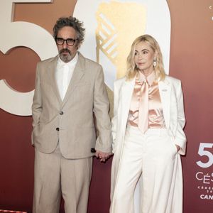 Avant de connaître l’amour avec son époux, le documentariste Frédéric Chaudier, depuis 15 ans maintenant, Emmanuelle Béart est devenue la maman de trois beaux enfants.

Frederic Chaudier et Emmanuelle Beart arrivent à la 50e cérémonie des César du cinéma à l'Olympia le 28 février 2025 à Paris, France. Photo de David NIVIERE/ABACAPRESS.COM