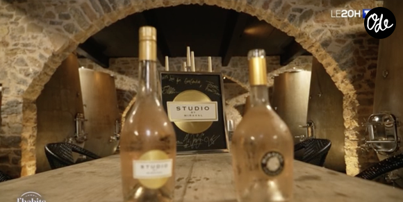 Son bras droit, Marc Perrin, a fait les honneurs de la visite, en commençant par les caves très gardées. C'est ici qu'est né le célèbre rosé Côtes de Provence "Miraval"

Image du château de Miraval appartenant à Brad Pitt dans le Sud de la France. Image de TF1.