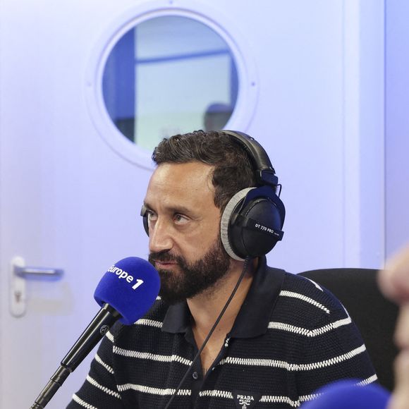 Exclusif - Cyril Hanouna et Valérie Benaim - C.Hanouna avec ses chroniqueurs G.Maillet, E.Naulleau, G.Le Bret, V.Benaim, R.Aabou, et les invités du jour, P.Praud, M.Vallet, E.Zemmour et M.Valls, aux commandes de l’émission "On Marche Sur La Tête"  diffusée en direct sur les ondes de radio Europe 1, à Paris, France, le 17 juin 2024. © Jack Tribeca/Bestimage