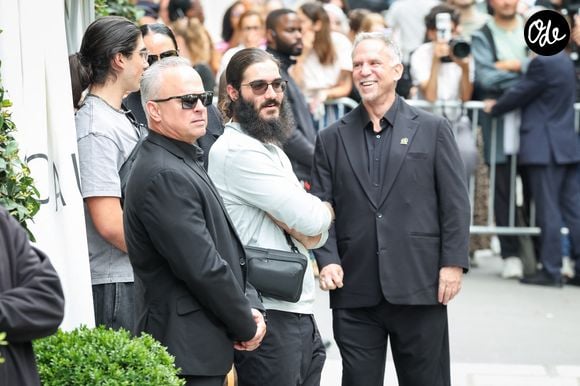 Céline Dion est à Paris avec ses fils

Nelson Angelil et Eddy Angelil, les fils de Céline Dion, arrivent avec leur mère à leur hôtel à Paris, vendredi 28 août 2026, 

©  CYRIL MOREAU / BESTIMAGE