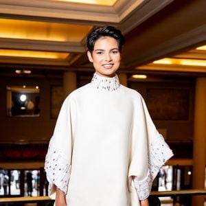 Eve Gilles (Miss France 2024) au défilé Stéphane Rolland Collection Haute Couture Automne/Hiver 2025-2026 lors de la Fashion Week de Paris (PFW) au théâtre des Champs-Élysées, à Paris, France, le 8 juillet 2025. © Pierre Perusseau/Bestimage