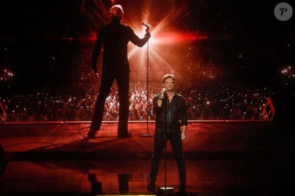 Exclusif - David Hallyday chante "Sang pour sang" en duo virtuel avec son père Johnny en utilisant l'IA - Enregistrement de l'émission "Les disques d'or de l'année" au Dôme de Paris, présentée par E.Gossuin et diffusée le 24 décembre à 21h10 sur M6
© Christophe Clovis / Bestimage