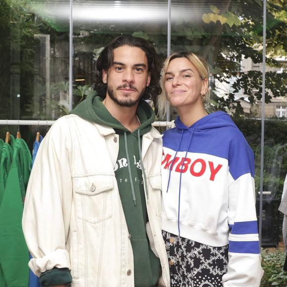 Le couple a participé ensemble à la cérémonie d'ouverture des JO 2024 de Paris.

Romain Guillermic et Fauve Hautot au Live Apéro Shopping de Sandra Sisley et Gaëlle Constantini à l'Hotel & Spa La Belle Juliette à Paris le 27 septembre 2024.© Jack Tribeca/Bestimage