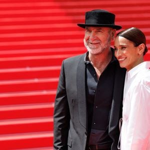 Eric Cantona et sa femme Rachida Brakni - Montée des marches du film " Soudain " lors du 79ème Festival International du Film de Cannes, le 15 mai 2026. © Jacovides-Moreau / Bestimage