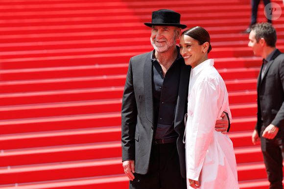 Eric Cantona et sa femme Rachida Brakni - Montée des marches du film " Soudain " lors du 79ème Festival International du Film de Cannes, le 15 mai 2026. © Jacovides-Moreau / Bestimage