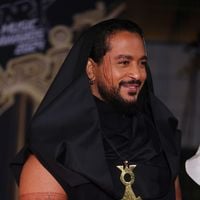 Slimane ne ressemble plus à ça : le chanteur pose avec un corps bien différent