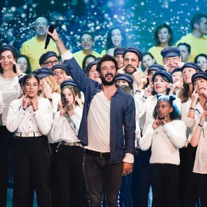 Jérémy Frérot et Chorale, lors de la 33e du Téléthon dans les studios de France Télévisions à la Geode, La Villette, Paris le 7 décembre 2019. Photo de Vincent Gramain/ABACAPRESS.COM