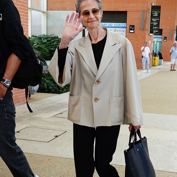 Venise, ITALIE L'actrice anglaise Charlotte Rampling quitte Venise lors de la Mostra de Venise 2025. Backgrid UK/ Bestimage