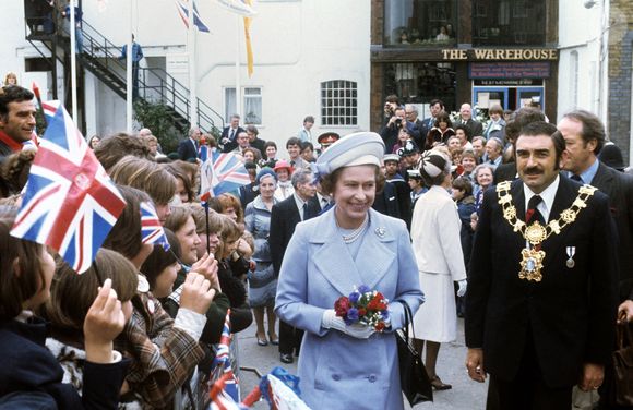 Les prix varient de 30 livres pour les accessoires simples à 3 445 livres pour le sac Launer.

La reine Elizabeth II d'Angleterre est décédée à l'âge de 96 ans, après 70 ans de règne, dans son château de Balmoral, le 8 septembre 2022.
PA Photo/ Bestimage