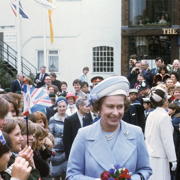 Les prix varient de 30 livres pour les accessoires simples à 3 445 livres pour le sac Launer.

La reine Elizabeth II d'Angleterre est décédée à l'âge de 96 ans, après 70 ans de règne, dans son château de Balmoral, le 8 septembre 2022.
PA Photo/ Bestimage