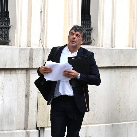 Stéphane Plaza arrive à la Maison de la Chimie à Paris avec ses avocats pour donner une conférence de presse le 5 juin 2025.
Agence / Bestimage