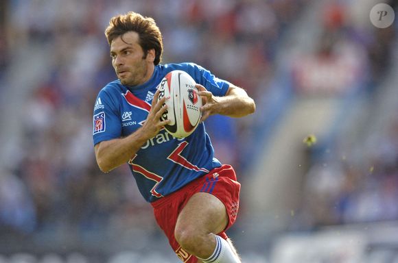 Christophe Dominici de l'équipe de rugby du Stade Français marque un essai lors de la deuxième journée du match du TOP 14, le Stade Français a gagné 31/3 contre le RC Toulon, au stade Jean Bouin, à Paris, France, le 27 août 2005. Photo par Nicolas Gouhier/CAMELEON/ABACAPRESS.COM