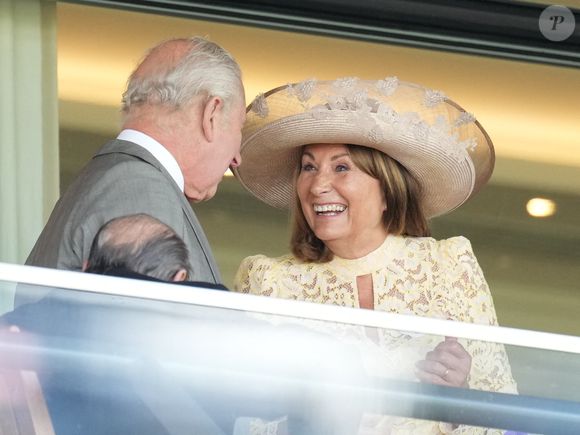 Le roi Charles III d'Angleterre et Carole Middleton - Les royautés assistent à la course hippique Royal Ascot (Jour 2), le 18 juin 2025. © Julien Burton/Bestimage