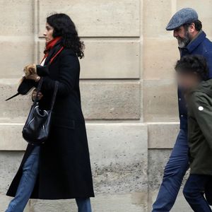 Exclusif - Eric Cantona, sa femme Rachida Brakni et leurs enfants Emir et Selma se rendent à l'Elysée pour assister à la projection privée de leur série télévisée "Le voyageur" à Paris le 28 février 2020.