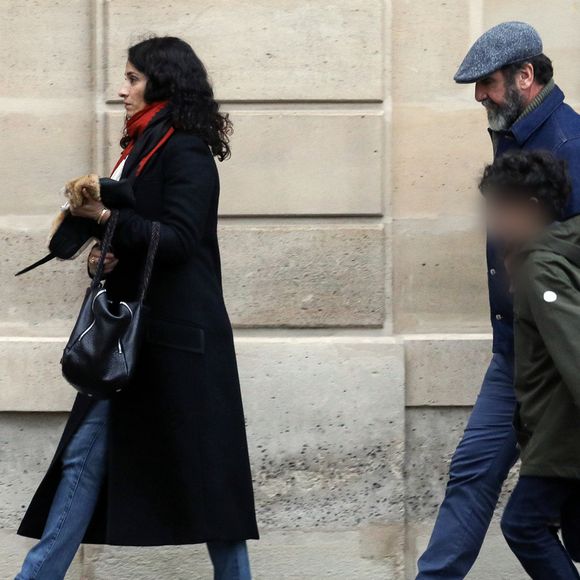 Exclusif - Eric Cantona, sa femme Rachida Brakni et leurs enfants Emir et Selma se rendent à l'Elysée pour assister à la projection privée de leur série télévisée "Le voyageur" à Paris le 28 février 2020.