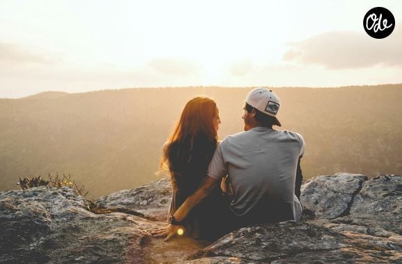 Les années passées ensemble peuvent renforcer certaines expressions et habitudes communes.

Photo by Cody Black / Unsplash
