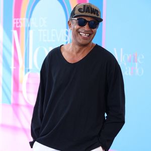En octobre 2024, ils accueillent leur fille Keelaani.

Yannick Noah au photocall du téléfilm "Mort sur terre battue" lors du 64ème Festival de télévision de Monte-Carlo, le 17 juin 2025.
© Denis Guignebourg / Bestimage