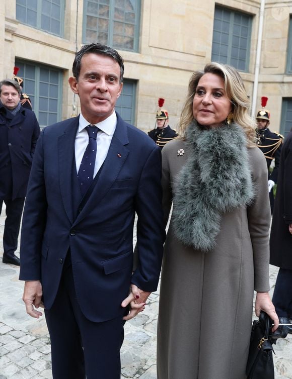 Et plus précisément à leur fastueux mariage

Manuel Valls et sa femme Susana Gallardo Torrededia - Mario Vargas Llosa fait son entrée à l'Académie française, le 9 février 2023. Comme le veut la tradition, l'auteur péruviano-espagnol, prix Nobel de littérature 2010, fera l'éloge de son prédécesseur, M.Serres, lors de son discours d'intronisation à l'Académie française.
© Dominique Jacovides / Bestimage