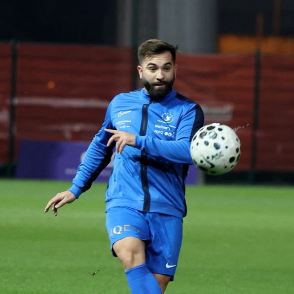 Kendji Girac durant la première édition du " match des légendes " opposant l'équipe des Légendes, les anciens de Cannes, à l'équipe des Etoiles avec pour capitaine Didier Deschamps, au stade Pierre de Coubertin à Cannes, le 30 octobre 2025.  © Dominique Jacovides / Bruno Bebert / Bestimage