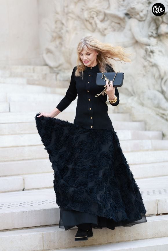 Arielle Dombasle au défilé Chanel "Collection Haute Couture Automne/Hiver 2026-2027" lors de la Fashion Week de Paris, le 7 juillet 2026 © Florian Lavielle / Bestimage