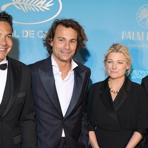 "Ces articles sont basés sur quelques témoignages anonymes de personnes qui ne sont visiblement pas dans les murs et ne reflètent pas du tout l'ambiance dans la rédaction", a-t-il défendu.

Patrick Cohen, Bertrand Chameroy, Anne-Elisabeth Lemoine, Pierre Lescure - Photocall du dîner d'ouverture du 77ème Festival International du Film de Cannes, au Carlton. Le 14 mai 2024
© Borde-Jacovides-Moreau / Bestimage