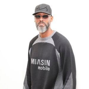 Mais obligations familiales obligent, le footballeur doit désormais revenir en France.
Nicolas Anelka lors de la présentation de la collection de N. Anelka X Miasin à La Galerie Paradis, Paris, France, le 17 novembre 2025. © Jack Tribeca / Bestimage