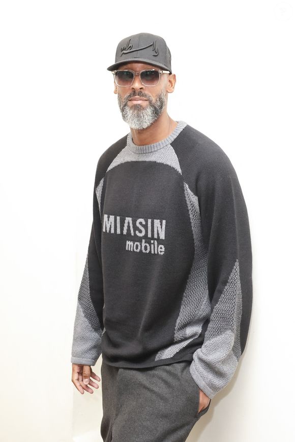 Mais obligations familiales obligent, le footballeur doit désormais revenir en France.

Nicolas Anelka lors de la présentation de la collection de N. Anelka X Miasin à La Galerie Paradis, Paris, France, le 17 novembre 2025. © Jack Tribeca / Bestimage