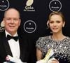 Une grande vente aux enchères a permis de proposer plusieurs lots prestigieux aux invités.

Le prince Albert II de Monaco, La princesse Charlène de Monaco lors de la soirée de gala Provale Solidarité à l'hôtel Four Seasons Hôtel, George V à Paris le 13 mars 2026. © Dominique Jacovides / Bestimage