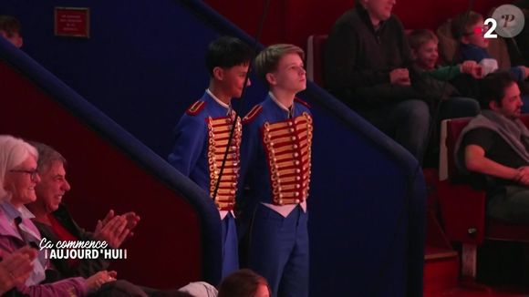Issu de la célèbre famille Bouglione, Juliano s'est confié sur sa scolarité un peu particulièrement face à Faustine Bollaert dans l'émission Ça commence aujourd'hui le mercredi 12 février 2025 sur France 2.
Crédit : Ça commence aujourd'hui/France 2