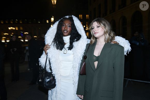 Marine Delplace et Ebony Cham (Star Academy) arrivant au 22ème dîner de la mode pour le Sidaction à Paris le 30 janvier 2025. © Rachid Bellak / Bestimage