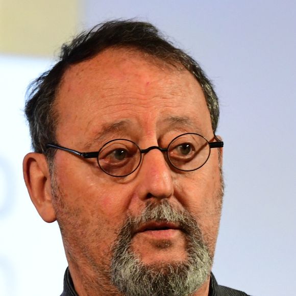 Jean Reno lors de la 164ème vente des Hospices de Beaune sous les Halles de Beaune le 17 novembre 2024. © Romain Doucelin / Bestimage