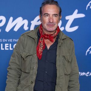 Jean Dujardin s'est mis au surf et il aime beaucoup ça.

Jean Dujardin - Avant-première du film "Finalement" de C. Lelouch qui fête son 87ème anniversaire au Grand Rex à Paris le 30 octobre 2024. © Pierre Perusseau/Bestimage