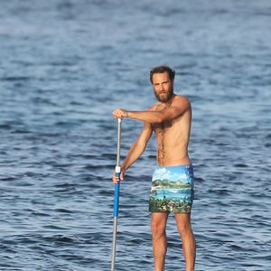 Le frère de Kate Middleton a indiqué que son premier vol aux côtés de son fils en direction du Mexique l'avait rempli d'effroi

Exclusif - Pippa Middleton et son frère James en train de faire du paddle à Saint-Barthélémy le 22 août 2015.