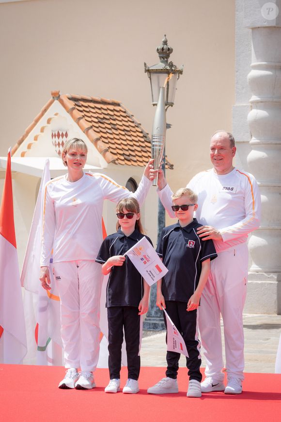 La famille princière de Monaco lors du relais de la Flamme Olympique des Jeux olympiques d'été de Paris 2024 à Monaco, le 18 juin 2024. 
Photo : Olivier Huitel/Pool Monaco/Bestimage