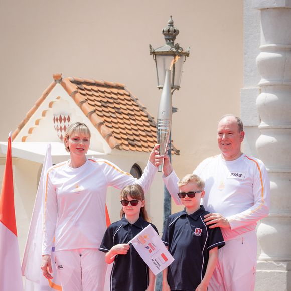 La famille princière de Monaco lors du relais de la Flamme Olympique des Jeux olympiques d'été de Paris 2024 à Monaco, le 18 juin 2024. 
Photo : Olivier Huitel/Pool Monaco/Bestimage