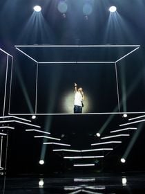Cet acteur et humoriste à succès installé à Paris dans un quartier "populaire, vivant et discret" avec un écrin de verdure rare de 4,5 km de long