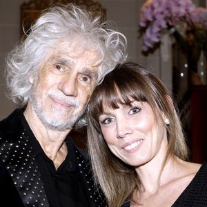 Enfin, la soirée s'est poursuivie jusque tard dans la nuit avec un concert de Louis Bertignac en plein air. "Une journée parfaite" a écrit son épouse sur Instagram.

Louis Bertignac et sa femme Laetitia Brichet lors de la soirée des "Stéthos d'or 2023" à l'hôtel Four Seasons George V à Paris le 27 mars 2023.

© Cédric Perrin / Bestimage