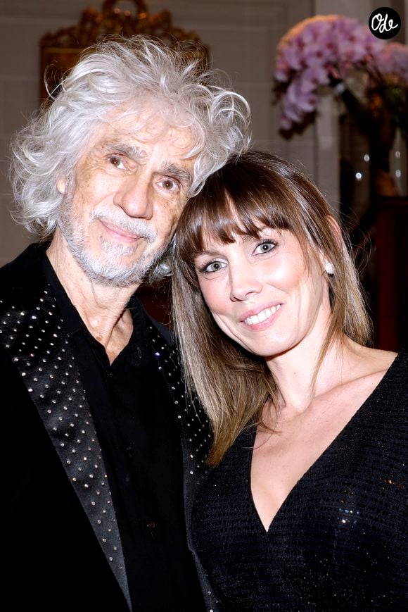 Enfin, la soirée s'est poursuivie jusque tard dans la nuit avec un concert de Louis Bertignac en plein air. "Une journée parfaite" a écrit son épouse sur Instagram.

Louis Bertignac et sa femme Laetitia Brichet lors de la soirée des "Stéthos d'or 2023" à l'hôtel Four Seasons George V à Paris le 27 mars 2023.

© Cédric Perrin / Bestimage
