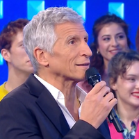 Un musicien de "N'oubliez pas les paroles" doit quitter l'émission : sa famille installée à près de 10 000 kilomètres de lui ne supporte plus son absence