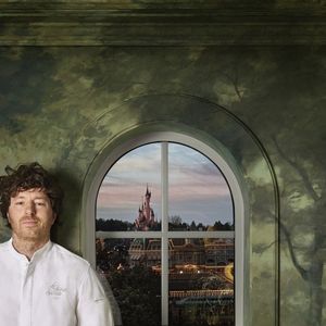 Quelques jours plus tard, le 27 août, Jean Imbert annonçait sur Instagram se mettre en retrait de ses établissements.

Le Disneyland Hotel, emblématique établissement de Disneyland Paris, ouvrira un nouveau restaurant, La Forêt Secrète par Jean Imbert, le 7 mars 2025. © Disney via Bestimage