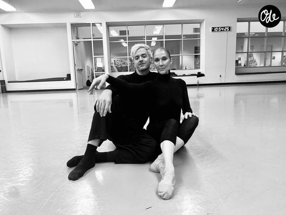 Les deux artistes ont passé de nombreuses heures ensemble en studio pour travailler autour de la danse.

Alexander Hill, chorégraphe, a eu l'occasion de passer du temps en compagnie de Céline Dion. Capture d'écran Instagram