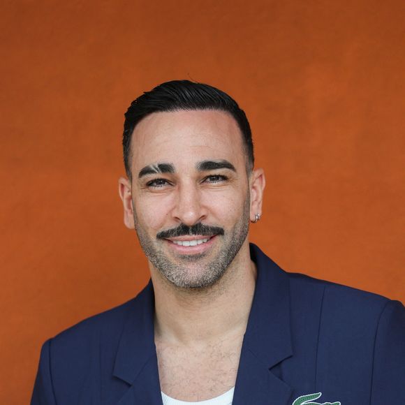 Adil Rami en tribune lors des Internationaux de France 2025 à Roland Garros le 01 juin 2025 à Paris, France. Photo de Nasser Berzane/ABACAPRESS.COM