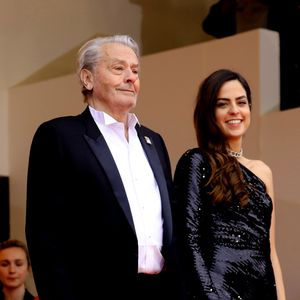 Alain Delon et sa fille Anouchka Delon (Robe Elie Saab) - Montée des marches du film "A Hidden Life" lors du 72ème Festival International du Film de Cannes. Le 19 mai 2019
© Jacovides-Moreau / Bestimage