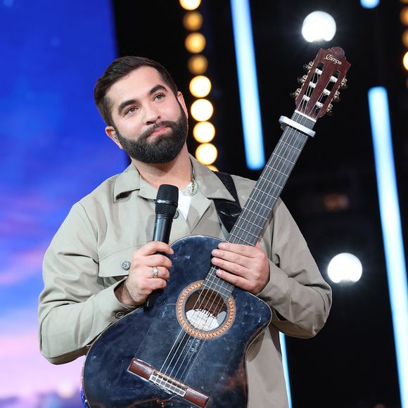 Des baskets Valentino, un manteau Hermès chic et élégant...

Kendji Girac - Les personnalités se mobilisent lors de la 37ème édition du Téléthon sur le plateau de France 2, avec pour parrain Vianney. Cette année, 80,6 millions de dons ont été promis. Le 9 décembre 2023. 
© Coadic Guirec / Bestimage
