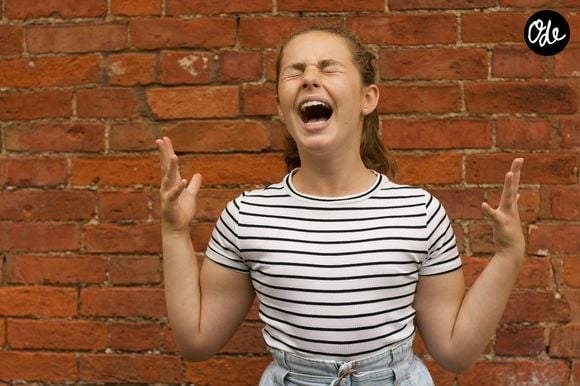 Certaines personnes parlent plus fort inconsciemment pour se faire entendre ou s’imposer.

Photo prise par Georgina Vigliecca / Unsplash