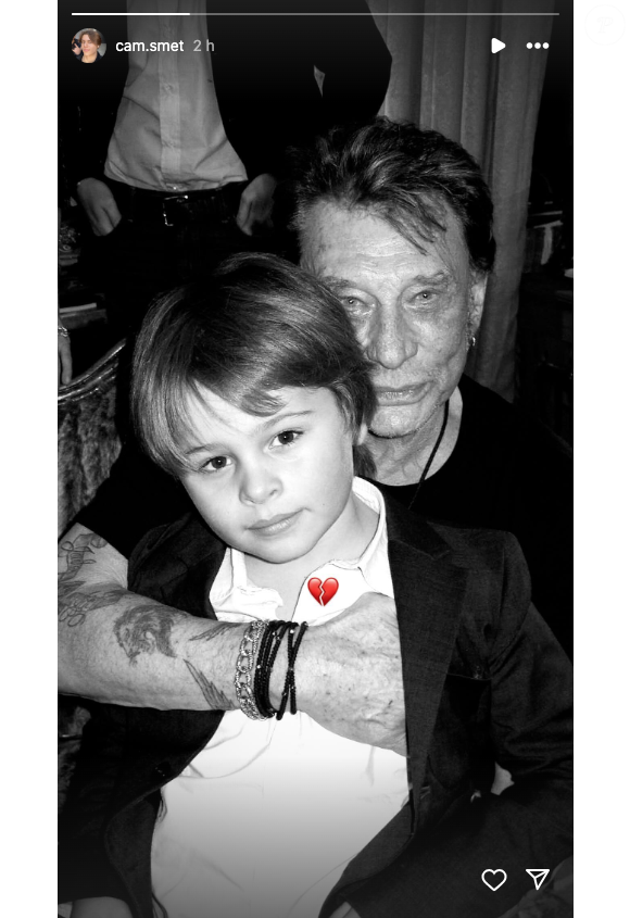 En grandissant, Cameron Smet ressemble de plus en plus à son défunt grand-père paternel Johnny Hallyday.

La photo de Cameron pour les 7 ans de la mort de Johnny Hallyday.