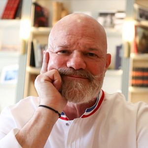 Exclusif - Le chef Philippe Etchebest dans les cuisines de son restaurant "Maison Nouvelle" à Bordeaux, le 11 avril 2025. ©Jean-Marc Lhomer/Bestimage.