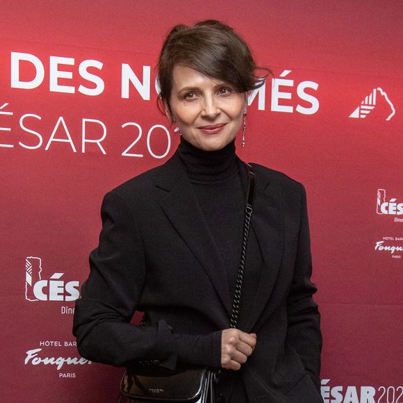 Juliette Binoche participe au dîner des nominations aux César au Fouquet's à Paris, France, le 06 février 2023. Photo par Aurore Marechal/ABACAPRESS.COM